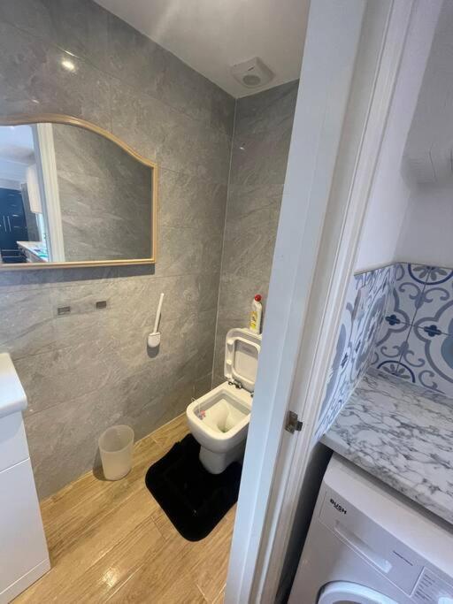 One Bedroom Annex With Private Entrance Morden  Exterior foto